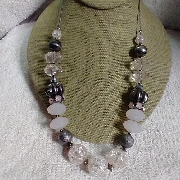 NY gunmetal tone chain Pink beaded crackle faceted rhinestone necklace - Picture 1 of 6